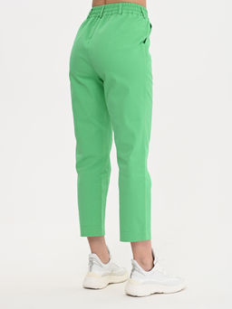 Легкие и комфортные летние брючки из хлопка с добавлением лайкры.