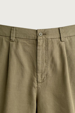 BERMUDA PLIEGUES REGULAR FIT / Beige