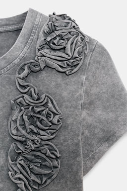 CAMISETA LAVADA FLOR RELIEVE / Gris - Zara фото 6