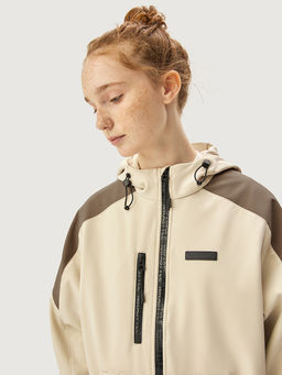 Ветровка 4л15226 кешью/кофе