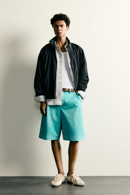 BERMUDA LAVADA RELAXED FIT PLIEGUES / Turquesa