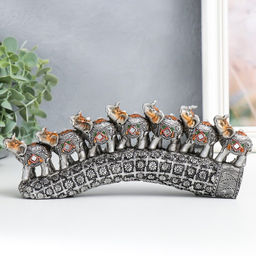 Фигурка полистоун «Семь слонов на бивне с цветами», серебро, 21×4×9.8 см