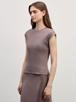 Футболка в рубчик со спущенным плечом / Zarina фото 4