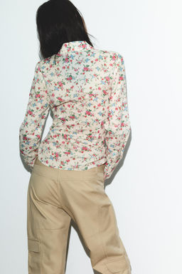 CAMISA ESTAMPADO FLORES VOLANTES / ?nico