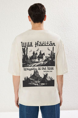 TRENDYOL MAN Siyah Oversize/Genis Kesim %100 Pamuklu Bask?l? T-Shirt TMNSS25TS00119