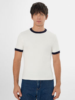 Футболка мужская белая с контрастной отделкой