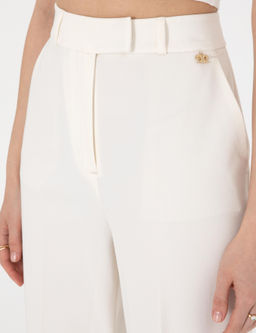 Beyaz Flare Fit Kuma_ Pantolon