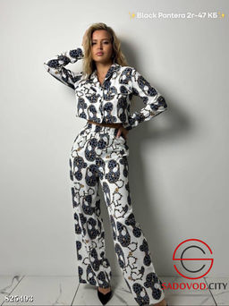 Костюм женский брюки и укорочённая рубашка с принтом