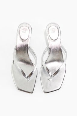 Sandalias con tac?n kitten