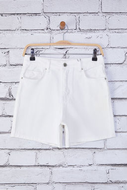 Beyaz Yuksek Bel City Boy Denim Sort TWOSS25SR00172
