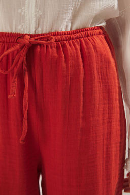 TRENDYOLMILLA Koyu K?rm?z? Muslin Beli Lastikli Yuksek Bel Wide Leg/Genis Paca Dokuma Pantolon TWOSS25PL00067 фото 9