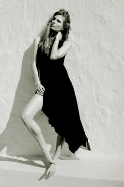 VESTIDO MIDI ASIM?TRICO / Negro