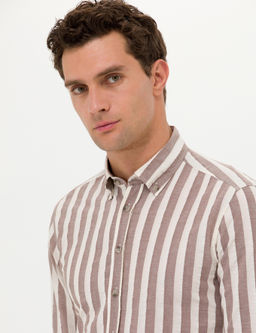 Коричневая приталенная рубашка в полоску с длинным рукавом