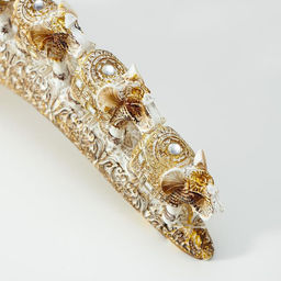 Фигурка полистоун «Пять белых слонов на бивне с попоной из арабского ковра», 10×21.5×4.5 см