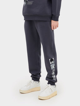 Комплект для мальчиков (джемпер, брюки) серый с печатью - Mark formelle фото 5