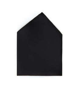 Черный костюм с галстуком-бабочкой и поясом