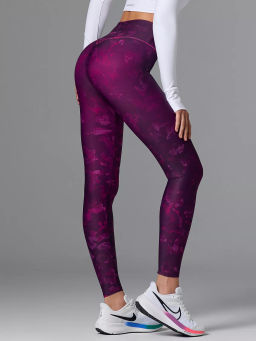 Моделирующие спортивные леггинсы