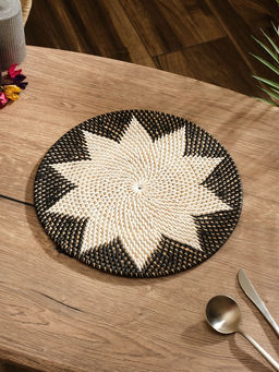 Салфетка сервировочная плетёная круглая, 30×30×0.5 см, ротанг, чёрно-белая