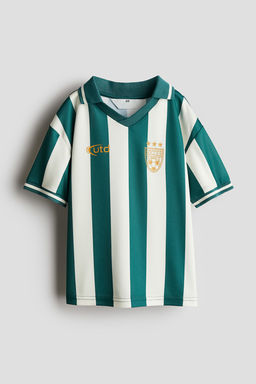 Camiseta de futbol con cuello