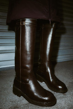 WATER REPELLENT LEATHER BUCKLE BOOTS - Zara фото 11