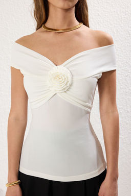 Trendyolmilla Ekru Gul Detayl? Fitted/Vucuda Oturan Esnek Orme Bluz TWOSS25BZ00041 фото 3