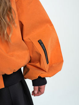 Оранжевая куртка-бомбер, модель 1701 - Mooriposh фото 6