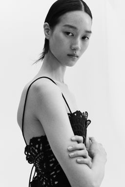 Vestido en mezcla de lino con detalles de encaje - H&m фото 4