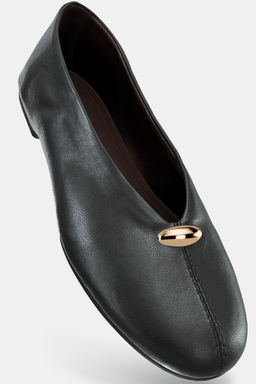 LEATHER BALLET FLATS WITH APPLIQU_ - Zara фото 6