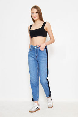 TRENDYOLMILLA Mavi Fiyonk/Kurdele Detayl? Kadife Yan Seritli Yuksek Bel Mom Jeans TWOSS25JE00186