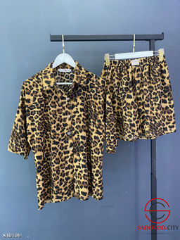 Костюм женский (рубашка и шорты)