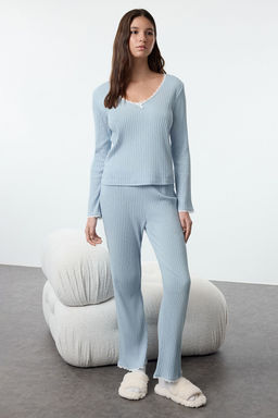 Trendyolmilla Bebe Mavisi Dantelli ve Kurdele/Fiyonk Detayl? Fitilli Orme Pijama Tak?m? THMAW25PT00044
