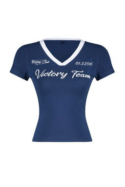 TRENDYOLMILLA Lacivert Slogan Bask?l? V Yaka Regular/Normal Kal?p Orme T-Shirt TWOSS24TS00162 фото 7