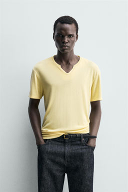 CAMISETA CUELLO PANADERO ABIERTO / Amarillo