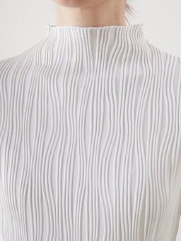 Dik Yaka Dokulu Kad?n Body