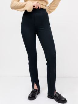 Однотонные прилегающие брюки с разрезами в черном цвете