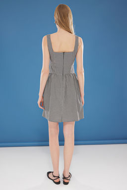 Siyah Potikareli Etegi Belden Ac?lan Balen Detayl? Mini Dokuma Elbise TWOSS25EL00299 - Trendyolmilla фото 5