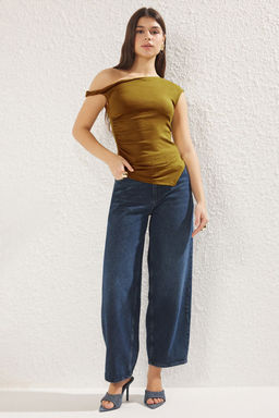 Trendyolmilla Tas Buzgu/Drape Detayl? Fitted/Vucuda Oturan Asimetrik Yaka Orme Bluz TWOSS25BZ00072