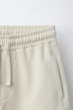 CONJUNTO SUDADERA CAPUCHA Y BERMUDA INTERLOCK / Crudo medio - Zara фото 7