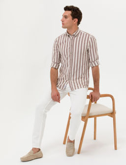 Коричневая приталенная рубашка в полоску с длинным рукавом