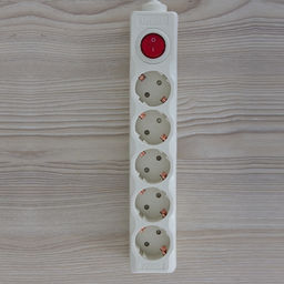 S-GSU5-3 IVORY Cетевой фильтр серии Universal, 3м (Пвс 3*0,75), 5 гнезд, с/з. 10А. Защита от перенапряжения, короткого замыкания. TM Uniel.