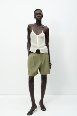 BERMUDA SHORTS WITH DARTS AND BELT