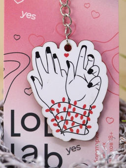 Брелок ECO из дерева LOL LAB "Сердце в руках"