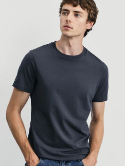 Базовая футболка slim fit / Zarina