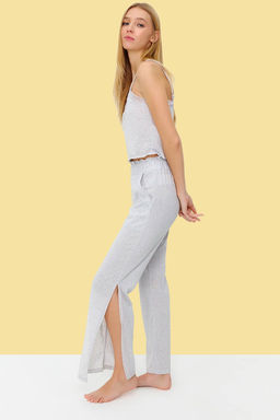Trendyolmilla Gri Melanj Dantelli, F?rf?r ve Y?rtmac Detayl? Ip Ask?l? Orme Pijama Tak?m? THMSS24PT00005