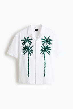Camisa resort con motivo bordado Relaxed Fit
