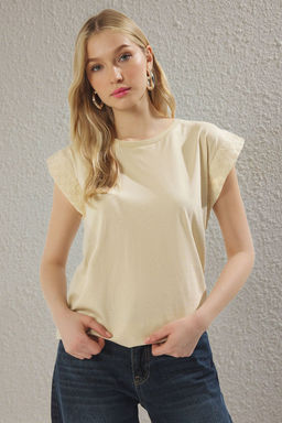 Tas Brode Kol Detayl? %100 Pamuk Vatka Gorunumlu Basic Bisiklet Yaka Orme T-Shirt TWOSS20TS0021