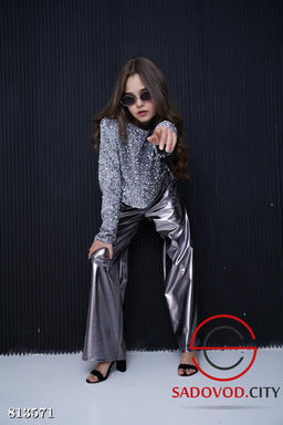 Костюм для девочки с пайетками