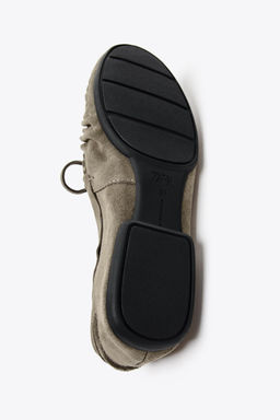 SPLIT SUEDE LOAFERS WITH TASSELS - Zara фото 6