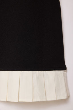 Siyah Etek Ucu F?rf?rl? S?f?r Kol Bisiklet Yaka Skater/Belden Ac?lan idi Orme Elbise TWOSS25EL00235