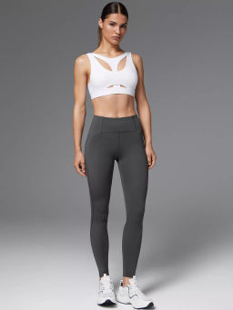 Моделирующие леггинсы с рельефными швами